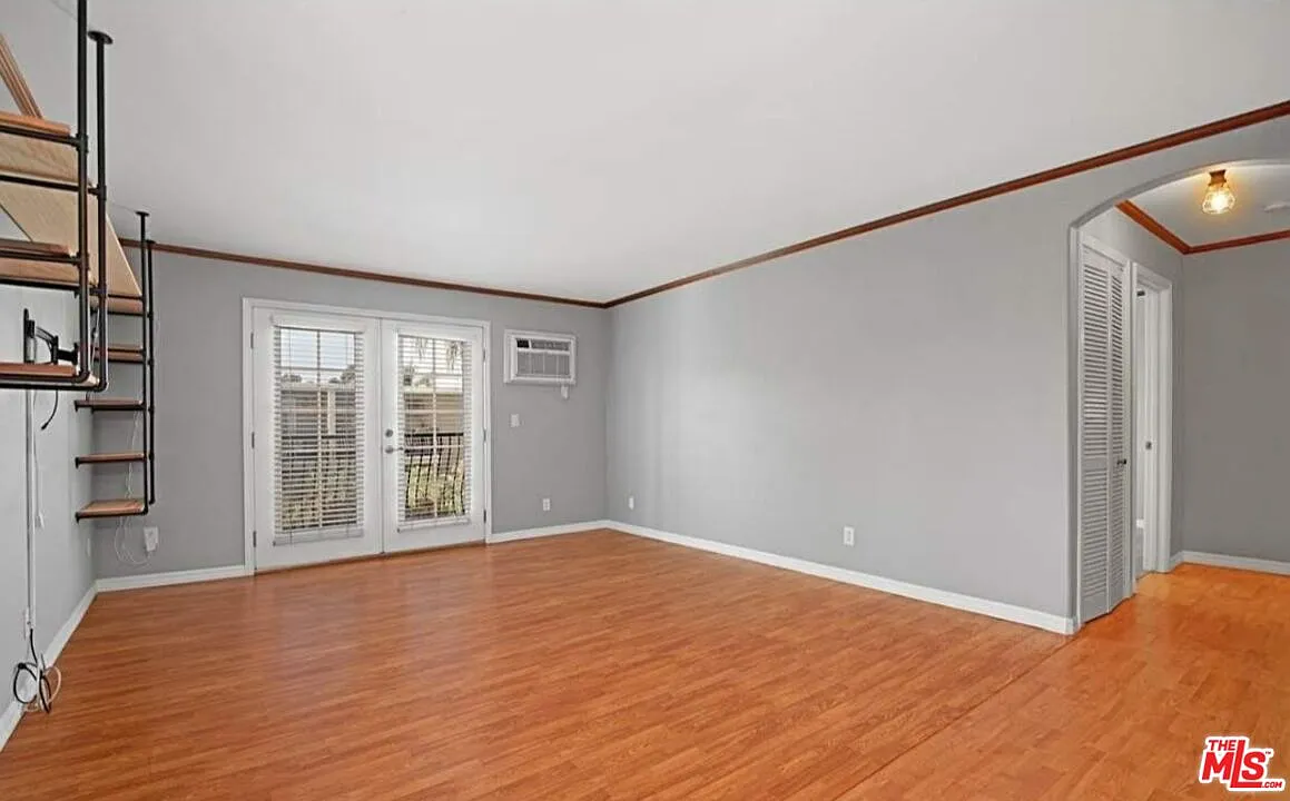 2 bed, 2.0 bath, 1040 sqft, $2,999 — Photo 3