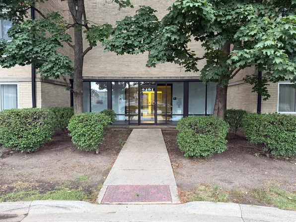 2424 E Oakton St APT 4H, Arlington Heights, IL 60005