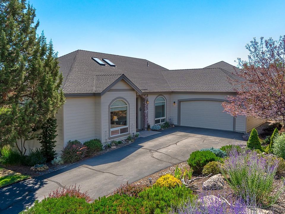 1st image of 840 Victoria Falls Dr