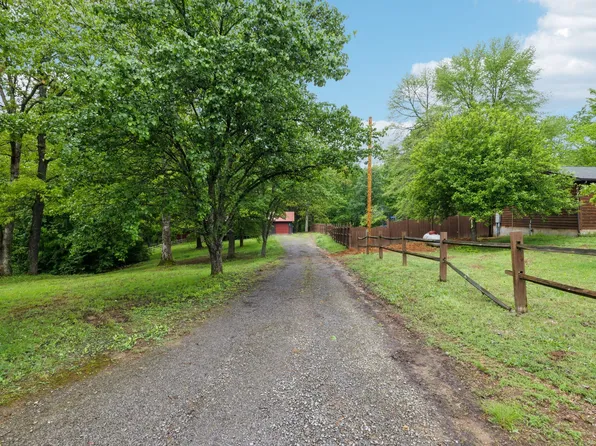 390 Peachers Ln, Indian Mound, TN 37079