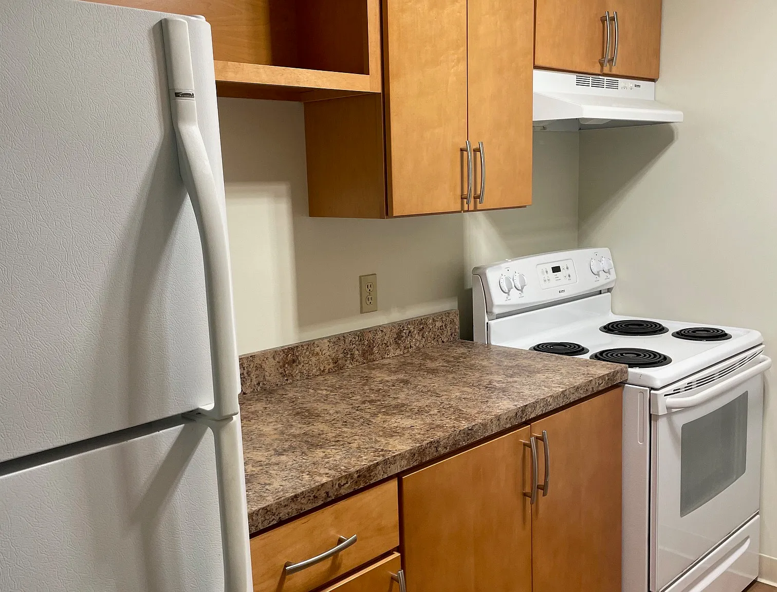Grandin Club Apartments — Photo 4