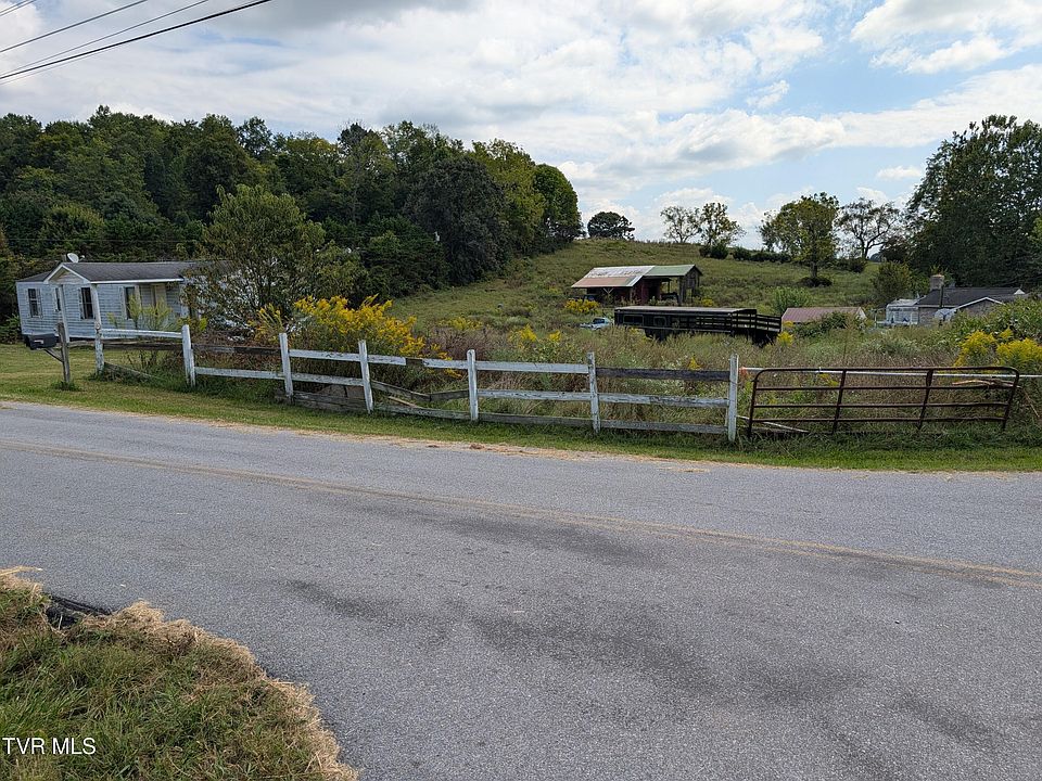 2nd image of 105 Oak Hill Rd