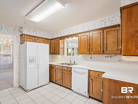 5th image of 102 Orange Ave