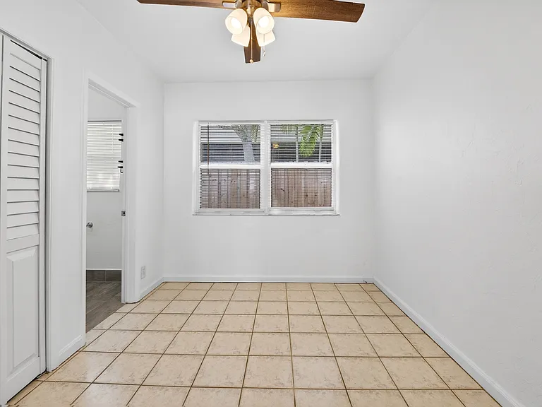 412 SE 16th St #3A — Photo 15