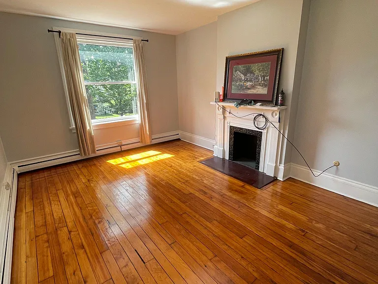 327 Thorn St #4 — Photo 11