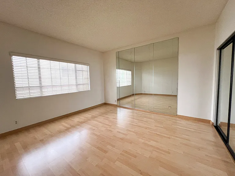 941 W Carson St #221 — Photo 4