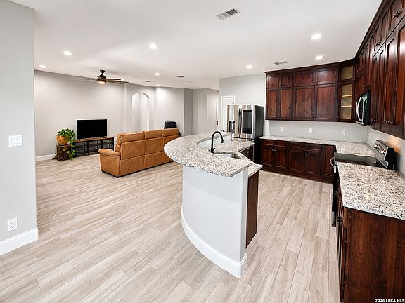 5th image of 1307 RICKS CIR