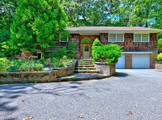 423 S Country Rd, Brookhaven, NY 11719