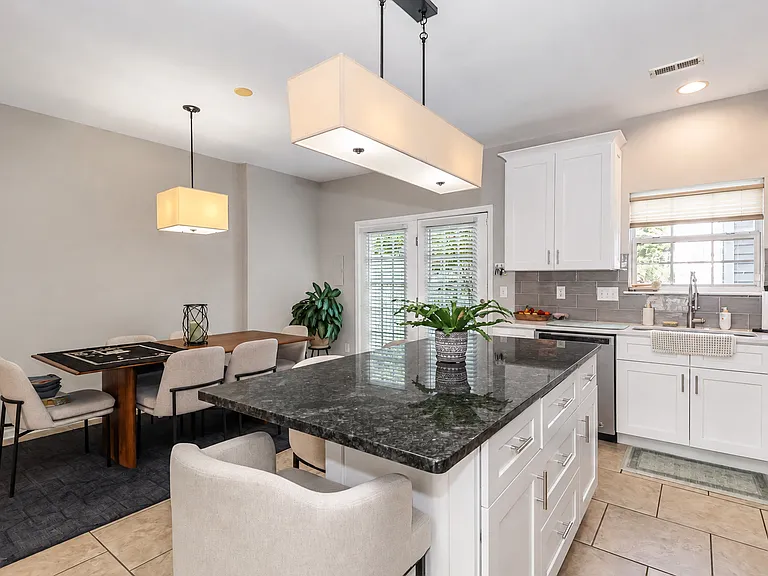 17633 Delmas Dr — Photo 5