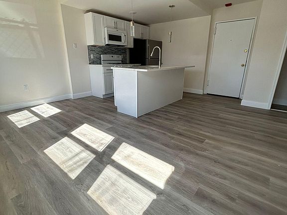 2nd image of 4015 Devereaux St