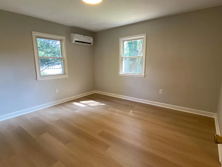 910 Providence Pl — Photo 8