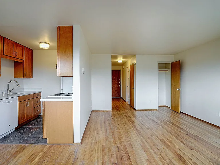 Dolores Manor Apartments — Photo 20