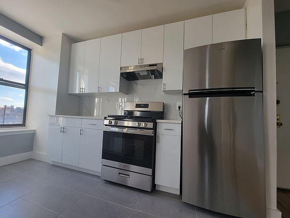 3rd image of 1800 University Ave APT 4I