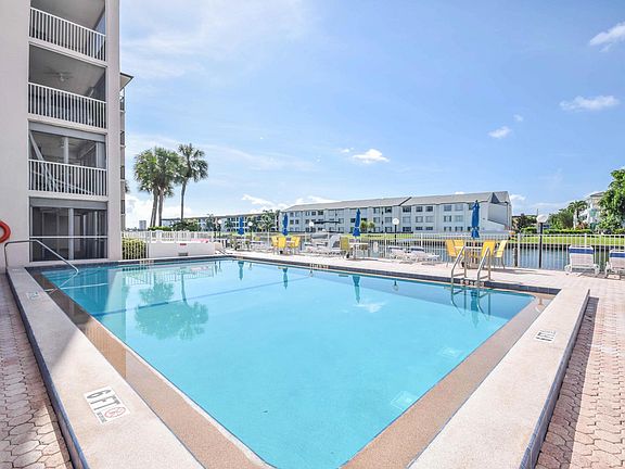 3rd image of 108 Paradise Harbour Blvd APT 212