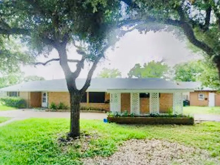 4901 Timber Ln — Photo 1