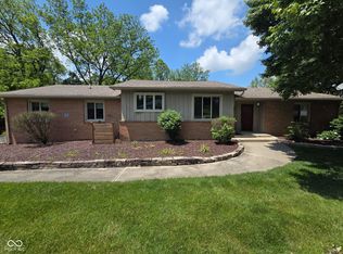 652 Spring Hills Dr, Zionsville, IN 46077
