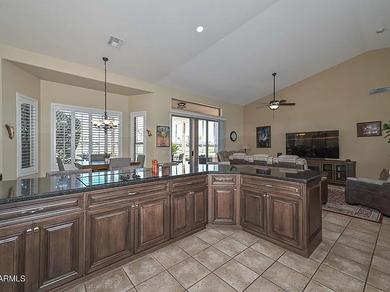 3171 N Palmer Dr — Photo 16