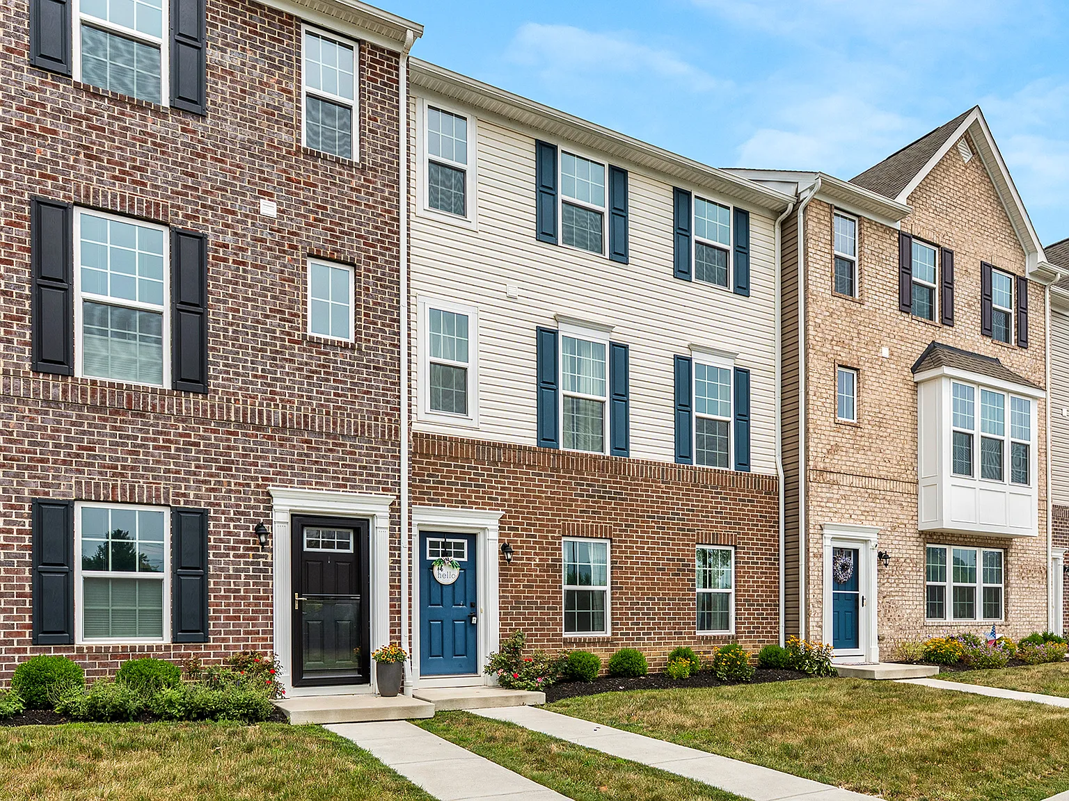 3 bed, 2.5 bath, 1748 sqft, $2,400 — Photo 1