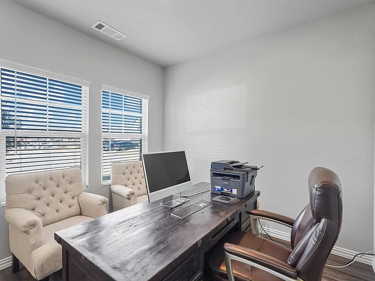 1004 Mamavic Ln — Photo 2