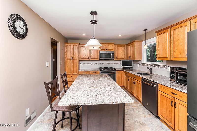 4th image of 39 Northgate Drive