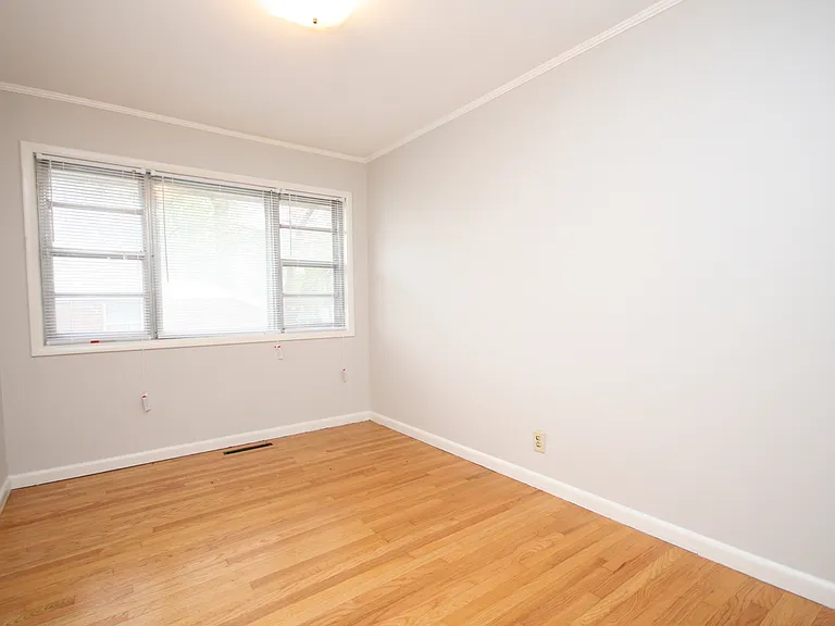 417 Greenacres Dr NW — Photo 15