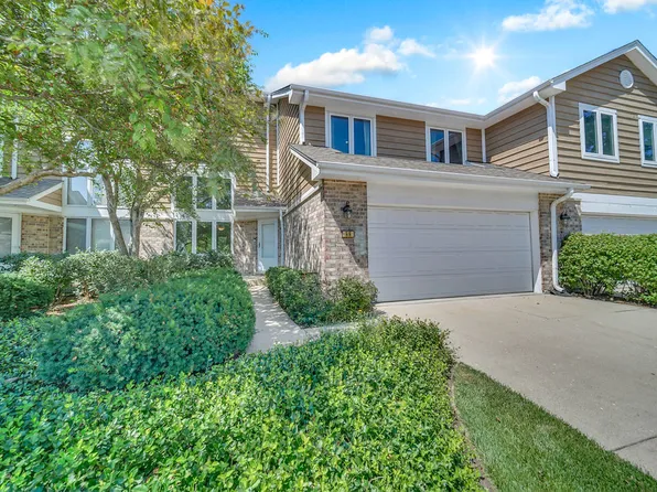 56 Woodstone Ct, Buffalo Grove, IL 60089