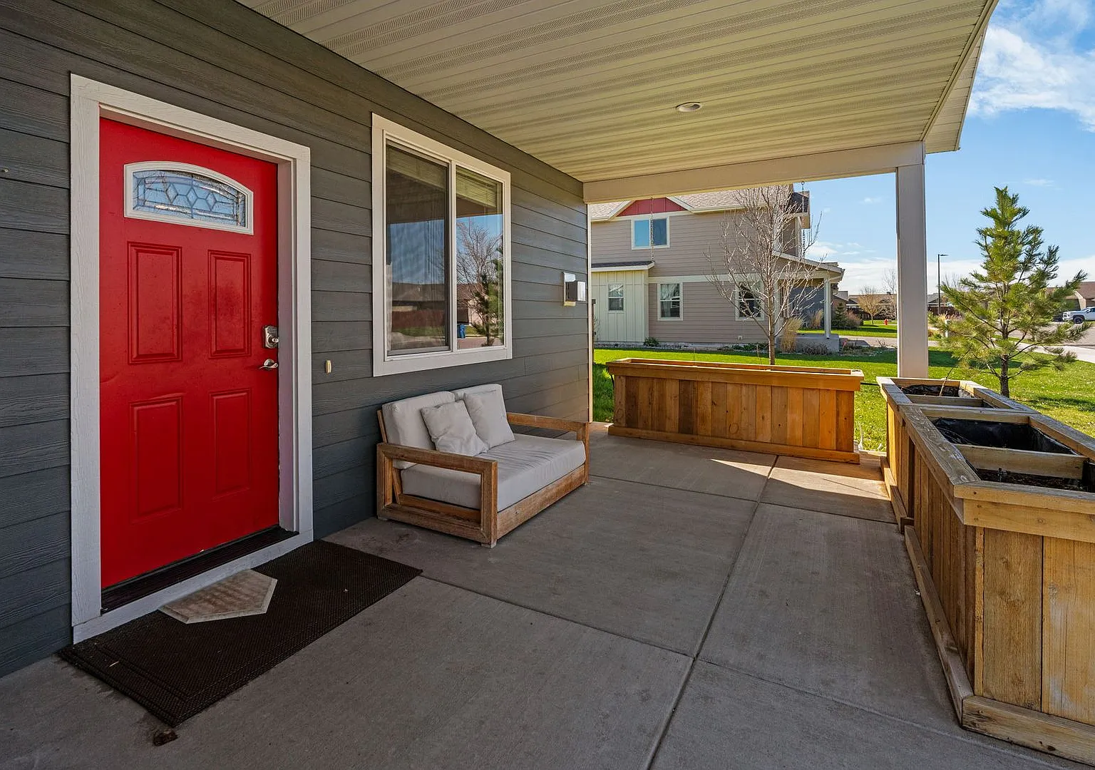 Gorgeous 4 Bedroom Home in Ryen Glenn — Photo 4