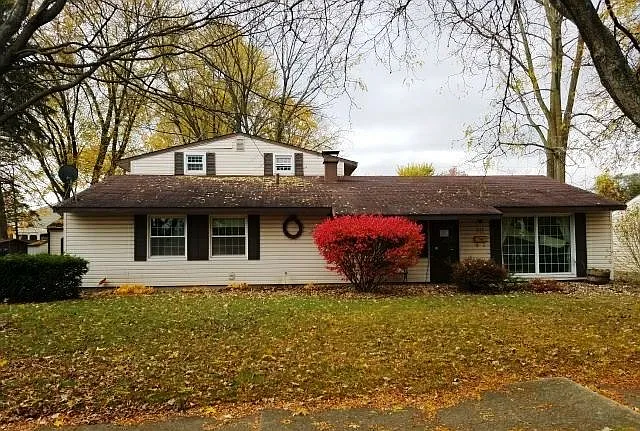 911 Manchester Dr photo 1