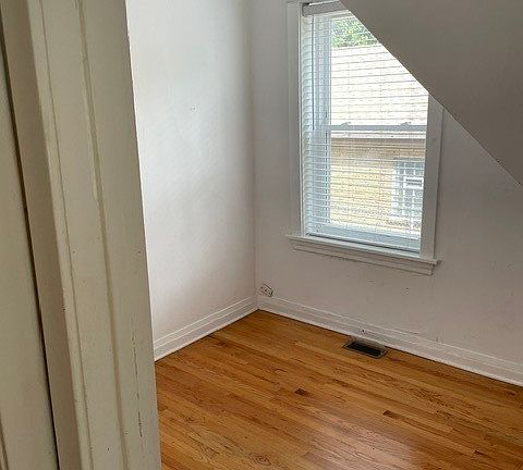 4th image of 6110 N Albany Ave #1
