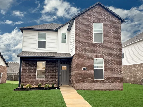 4652 W Aurora St, Fayetteville, AR 72704