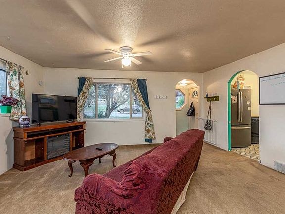3rd image of 205 W Carlton Ave