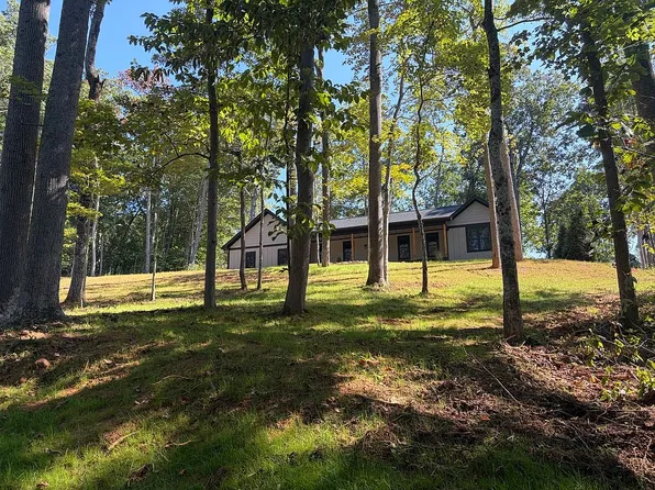 413 Woodstock Dr, Burnsville, NC 28714
