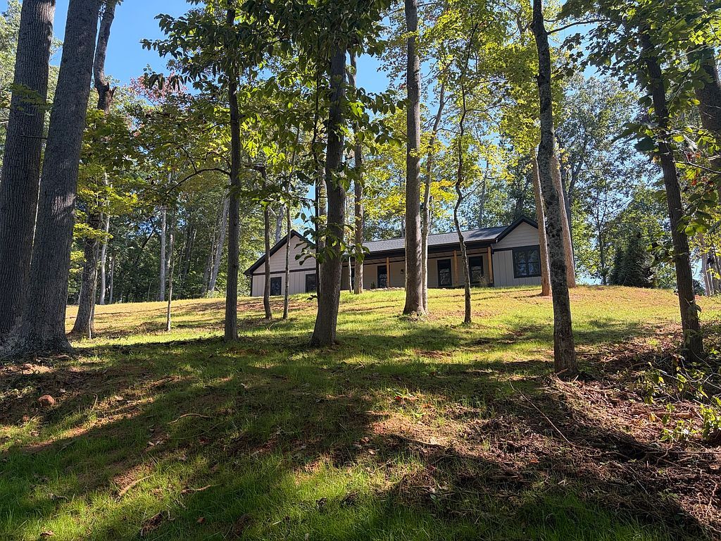 413 Woodstock Dr - Property Image