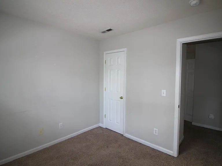 205 Canyon Lake Cir — Photo 16
