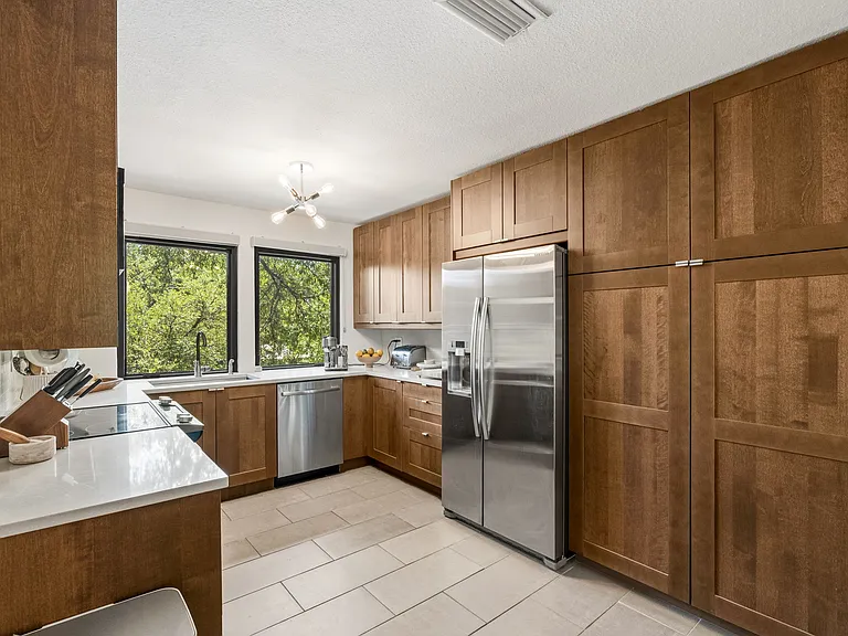 6124 Summer Creek Cir — Photo 33
