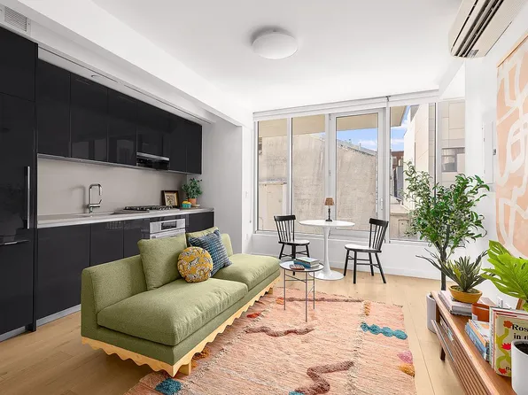 190 S 1st St #4B, Brooklyn, NY 11211