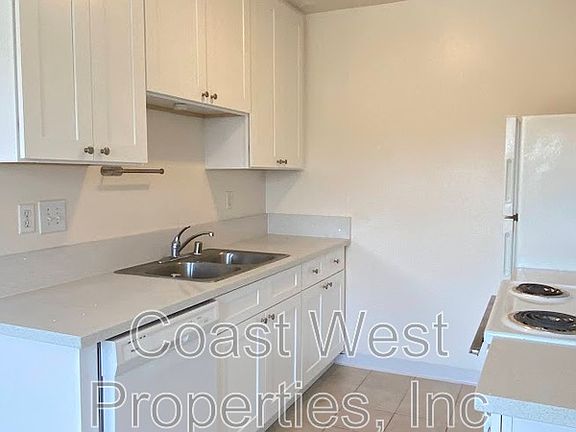 3rd image of 4978 Niagara Ave #22
