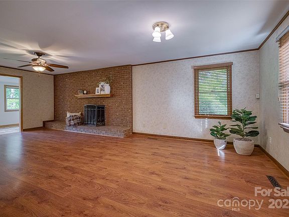 4th image of 2894 Brookridge Dr