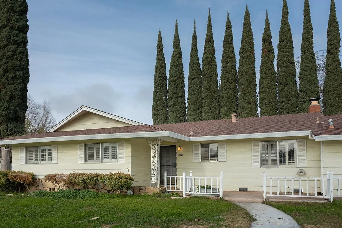 2821 Bobby Ln photo 1