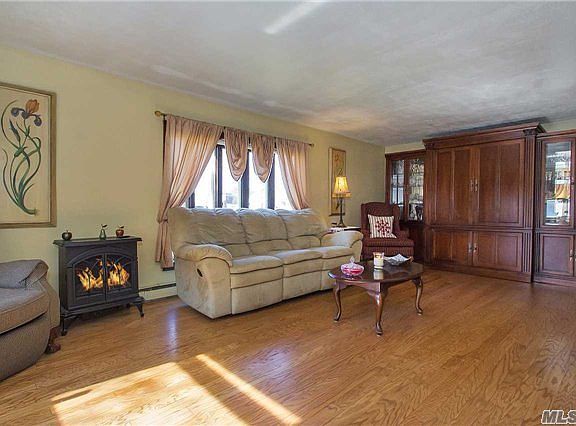 3rd image of 53 White Pine Way