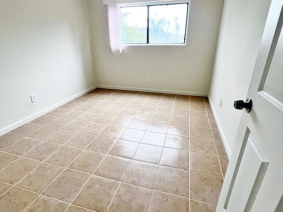 5th image of 828 N Neptune Ave #6