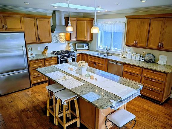 4th image of 1307 Oceanside Dr