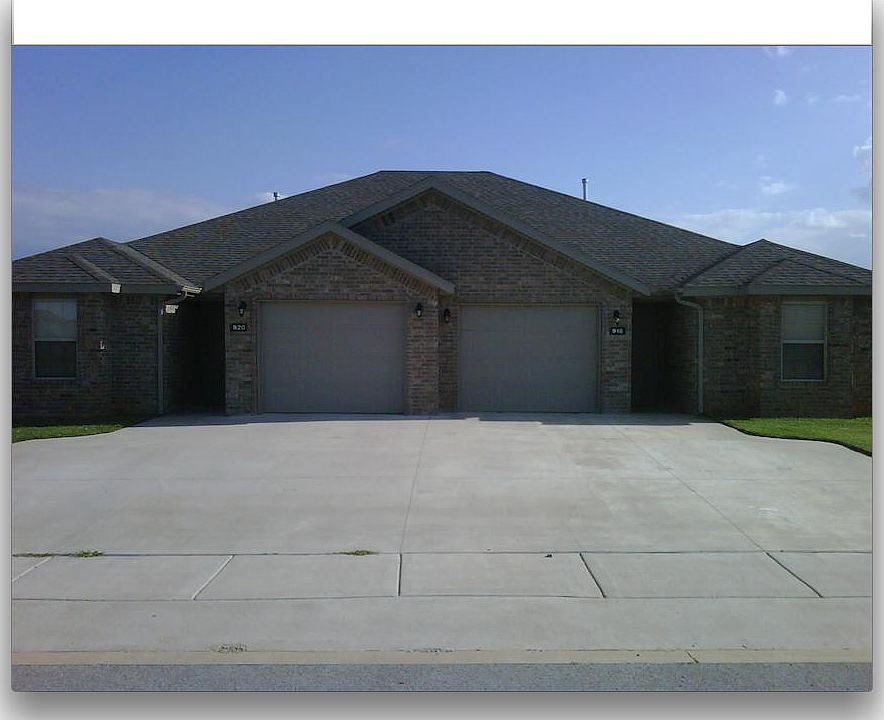 1st image of 918 Oakwood Ln