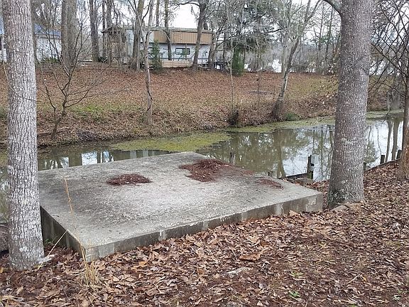 On the canal to Gant Lake