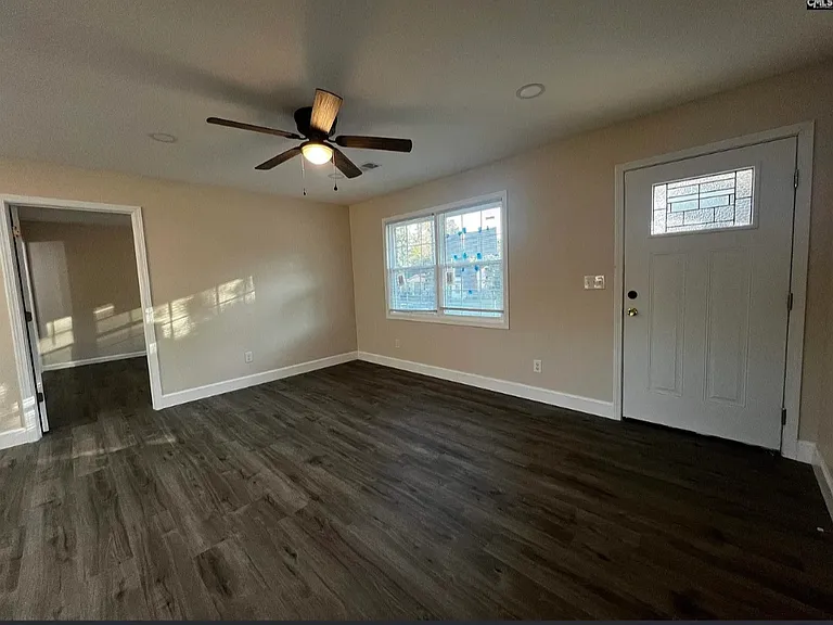 832 Newman St — Photo 2