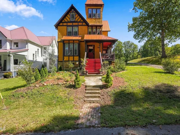 28 Hill St, Big Stone Gap, VA 24219
