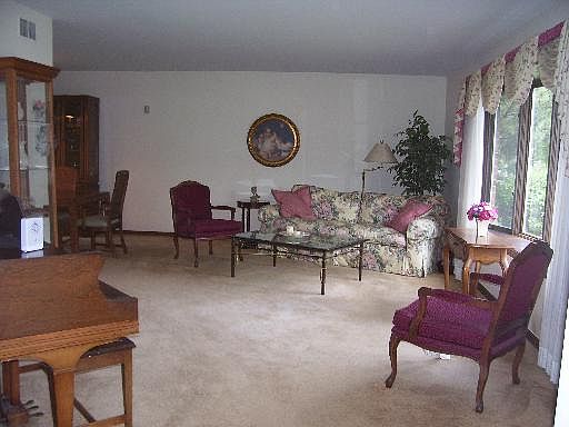 3rd image of 1516 Parkside Ln