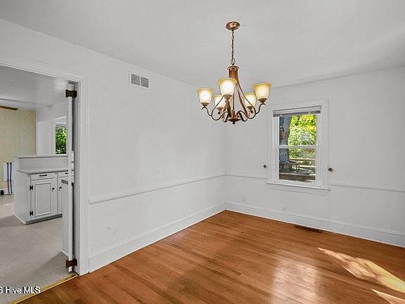 4th image of 1607 Oaklawn Dr