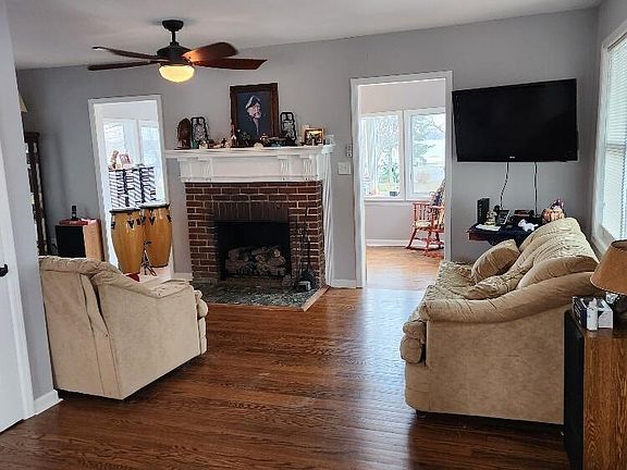 3rd image of 1204 River Road