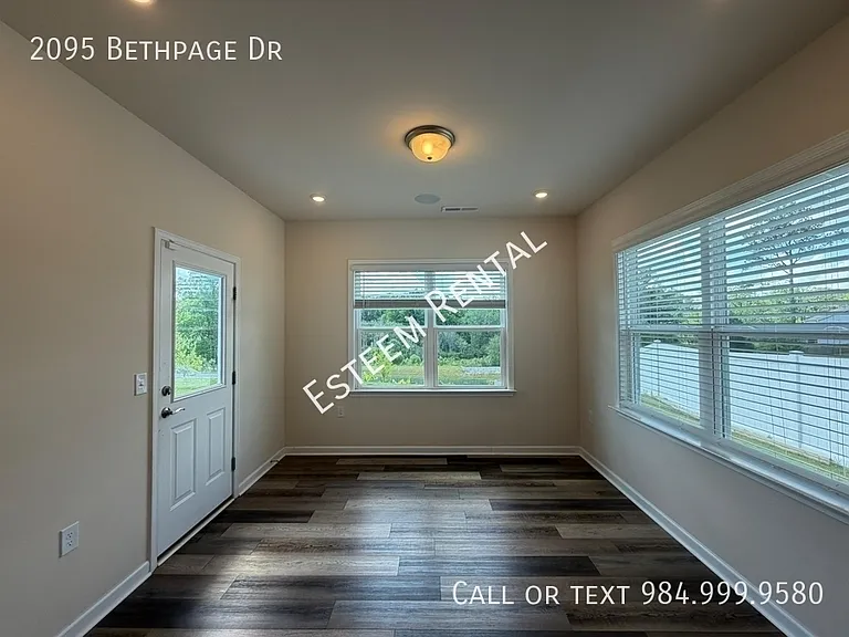 2095 Bethpage Dr — Photo 10